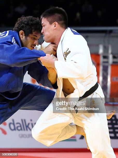 Mashu Baker of Japan and Asley Gonzalez of Cuba compete in the Men's -90kg final during day three of the Judo Grand Slam at Tokyo Metropolitan...