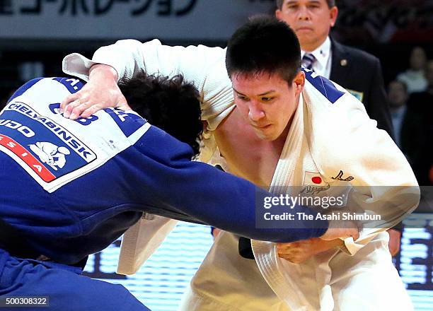 Mashu Baker of Japan and Asley Gonzalez of Cuba compete in the Men's -90kg final during day three of the Judo Grand Slam at Tokyo Metropolitan...