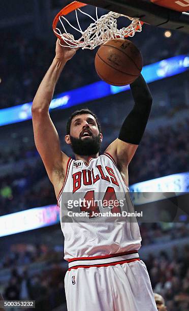 Nikola Mirotic of the Chicago Bulls dunks against the Phoenix Suns at the United Center on December 7, 2015 in Chicago, Illinois. NOTE TO USER: User...
