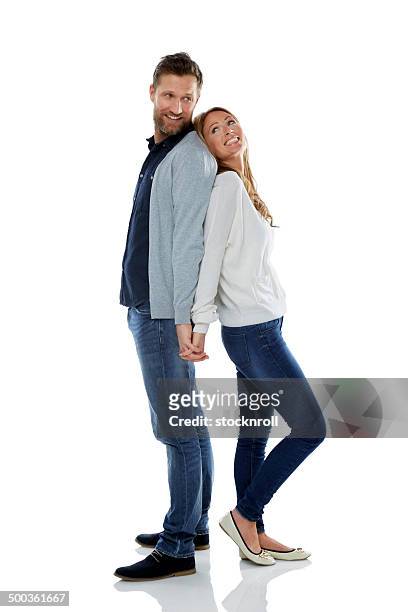 caucasian couple standing on white - 背對背 個照片及圖片檔