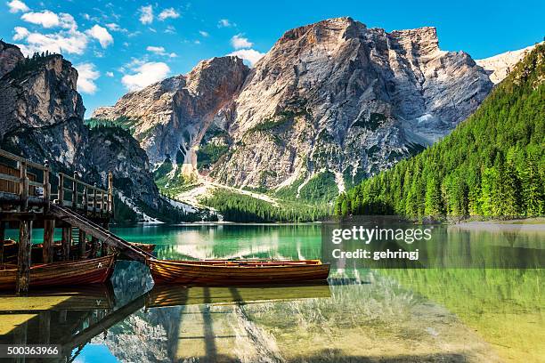 lake braies (pragsersee) in south tyrol in summer - pragser wildsee stock pictures, royalty-free photos & images