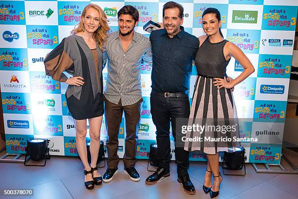 Camila Morgado, Bruno Gissoni, Leandro Hassum and Emanuelle Araujo attends "Ate Que A Sorte Nos Separe 3" premiere on December 07, 2015 in Sao Paulo,...