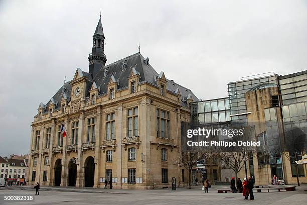 france, ile de france, seine-saint-denis, saint denis city hall - saint denis stockfoto's en -beelden