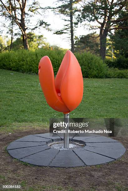 Tulpi seats in Toronto Centre Island: resembling the Dutch national flower, seven Tulpi seats were donated to Toronto city by King Willem-Alexander...