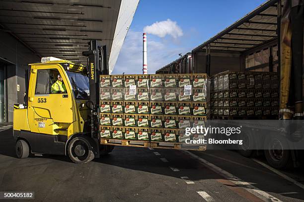Front Loading Business Frontloader Photos and Premium High Res Pictures - Getty Images