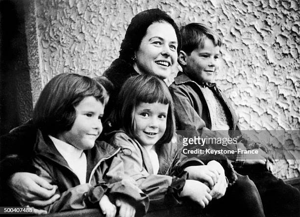 Isabella Rossellini, Isotta Ingrid Rossellini, Roberto Ingmar Rossellini and their mother Ingrid Bergman on February 13, 1958 in Cortina d'Ampezzo,...