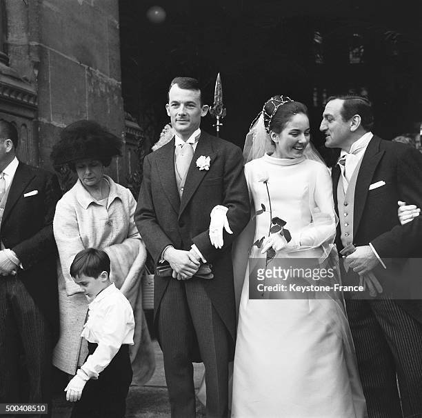 Mylene Ventura est felicitee par son pere, l'acteur Lino Ventura a son mariage avec Claude Lassere fils du restaurateur Rene Lassere le 5 mars, 1965...