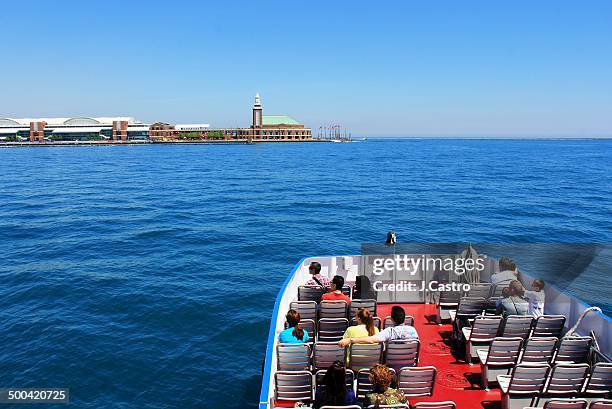 chicago water taxi - water taxi stock pictures, royalty-free photos & images