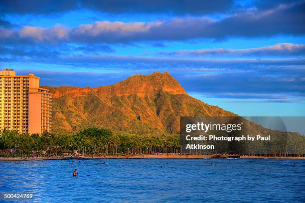 diamond head at sunset, oahu - waikiki beach stock pictures, royalty-free photos & images