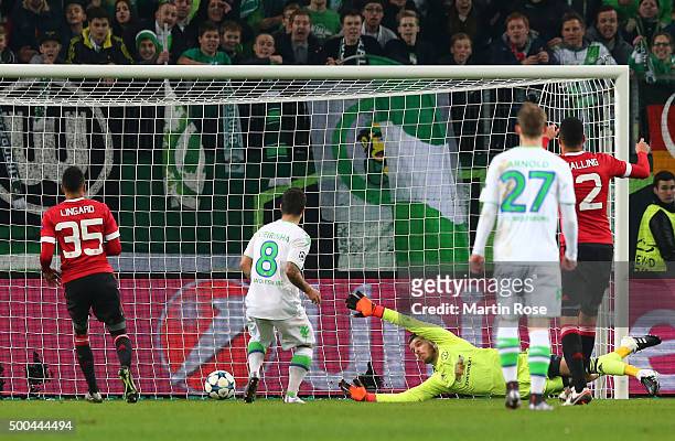 Vierinha of Wolfsburg scores his team's second goal past the outstretched David De Gea of Manchester United during the UEFA Champions League group B...