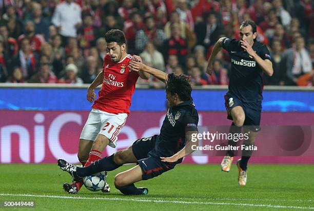 Benfica's midfielder Pizzi with Club Atletico de Madrid's defender Stefan Savic in action during the UEFA Champions League match between SL Benfica...