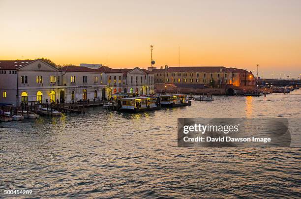 venice italy as night falls - ponte della costituzione stock pictures, royalty-free photos & images