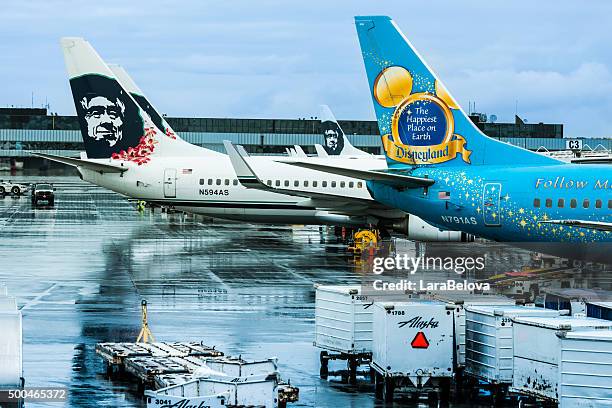 view at alaska airlines aircrafts from anchorage airport - anchorage airport stockfoto's en -beelden