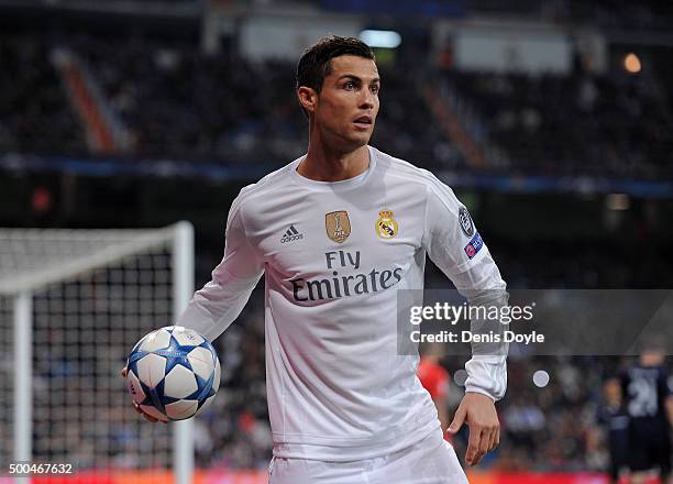 Cristiano Ronaldo of Real Madrid throws the ball for a corner kick during the UEFA Champions League Group A match between Real Madrid CF and Malmo FF...