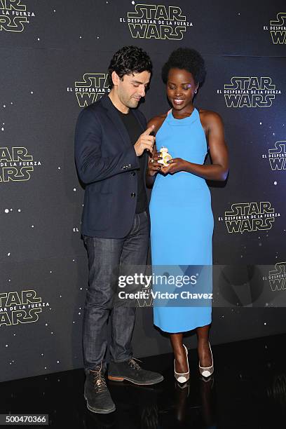 Actor Oscar Isaac and actress Lupita Nyong'o attend the "Star Wars: The Force Awakens" Mexico City photo call at St Regis Hotel on December 8, 2015...