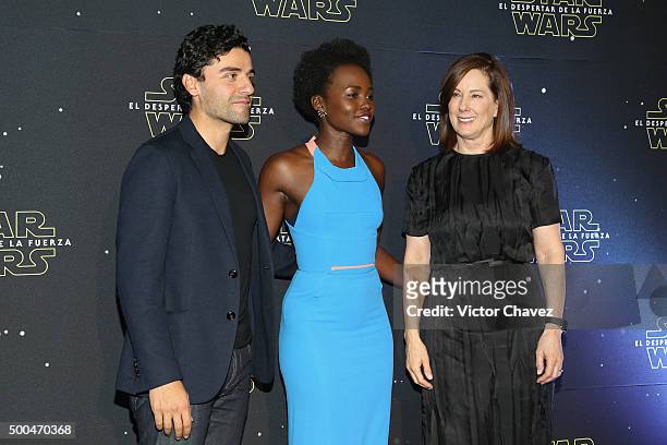 Actor Oscar Isaac, actress Lupita Nyong'o and producer Kathleen Kennedy attend the "Star Wars: The Force Awakens" Mexico City photo call at St Regis...