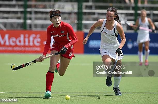 Kelsey Smith of New Zealand chases Sil Young Lee of Korea during Day 1 of the Hockey World League Final Rosario 2015 at El Estadio Mundialista on...