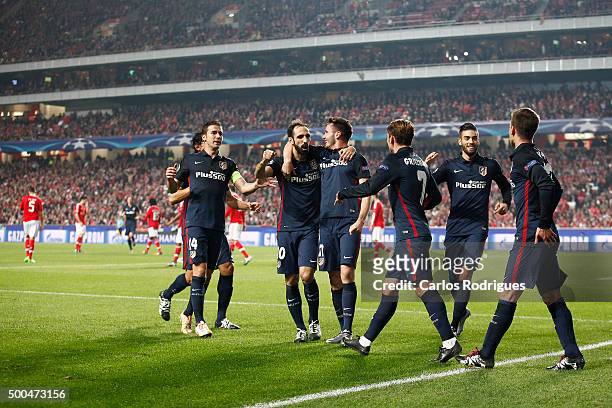 Atletico Madrid's midfielder Saul celebrates scoring Atletico de Madrid first goal with his team mates during the match between SL Benfica and Club...