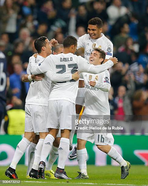 The players of Real Madrid celebrate after scoring during the UEFA Champions League Group A match between Real Madrid and Malmo FF at Estadio...