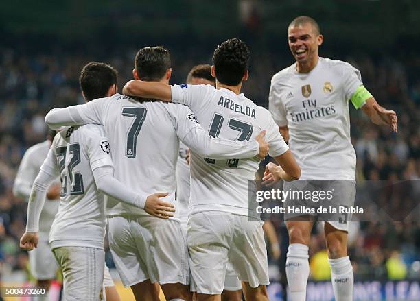 The players of Real Madrid celebrate after scoring during the UEFA Champions League Group A match between Real Madrid and Malmo FF at Estadio...