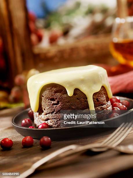 christmas pudding with custard - christmas dessert stock pictures, royalty-free photos & images
