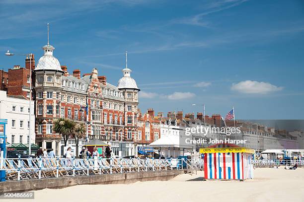 weymouth beach, dorset. - weymouth dorset stock-fotos und bilder