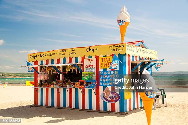 beach kiosk on weymouth beach, dorset, uk. - weymouth dorset foto e immagini stock