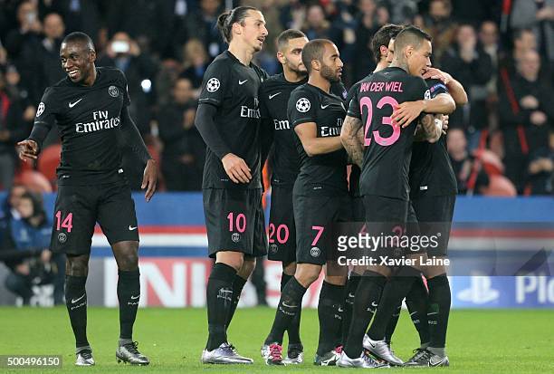 Lucas Moura of Paris Saint-Germain celebrate his goal with Blaise Matuidi, Zlatan Ibrahimovic, Layvin Kurzawa and Gregory Van der Wiel during the...
