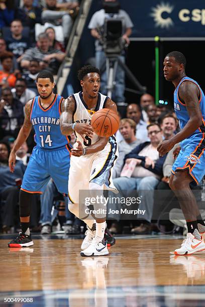 Jordan Adams of the Memphis Grizzlies moves the ball against the Oklahoma City Thunder during the game on December 8, 2015 at FedExForum in Memphis,...