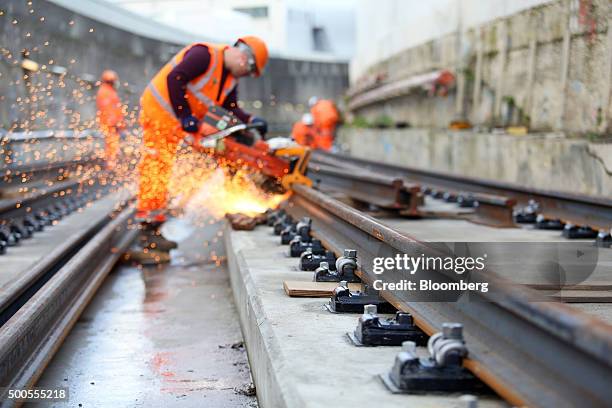 Undercutting Railsafe 24 Crossrail Track And Railhead Installation Stock Photos, High-Res ...