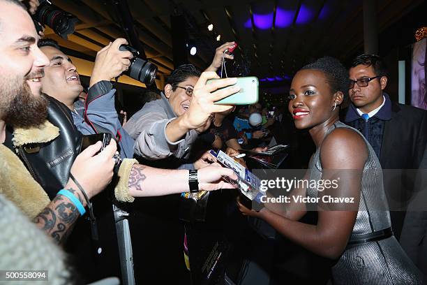 Actress Lupita Nyong'o signs autographs and takes selfies with fans during the "Star Wars: The Force Awakens" Mexico City premiere fan event at...