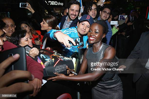 Actress Lupita Nyong'o signs autographs and takes selfies with fans during the "Star Wars: The Force Awakens" Mexico City premiere fan event at...