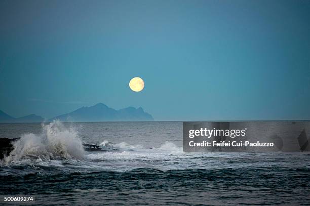 moon on the sea at jökulsarlon south of iceland - north atlantic ocean stock pictures, royalty-free photos & images