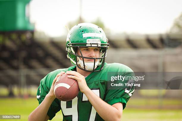 amrtican football player quarterback throwing a pass close-up - high school football stockfoto's en -beelden