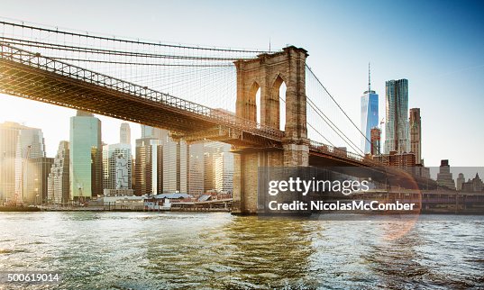 Brooklyn bridge vom East river Sonnenuntergang mit Schlag Brooklyn bridge vom East river Sonnenuntergang mit Schlag