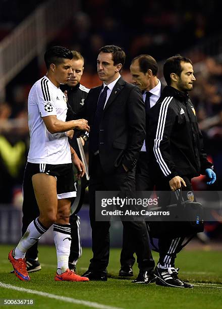 Gary Neville manager of Valencia looks on as Enzo Perez of Valencia is replaced during the UEFA Champions League Group H match between Valencia CF...