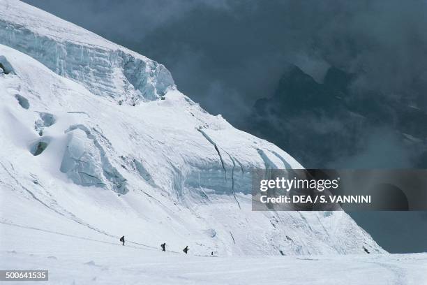 Monte Rosa Pyramide Pyramid Glacier Photos and Premium High Res Pictures - Getty Images