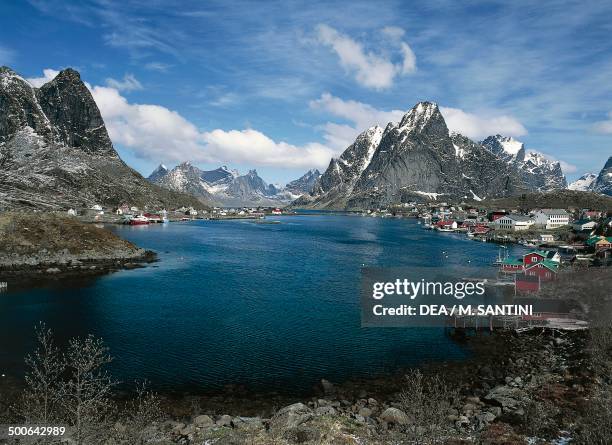 The village of Reine, with the peaks of Lofotveggen in the background, Moskenesoya, Lofoten islands, Norway.