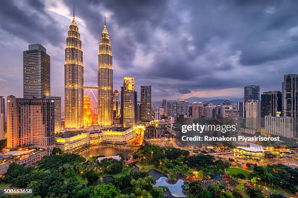 the petronas twin towers - petronas towers stock-fotos und bilder