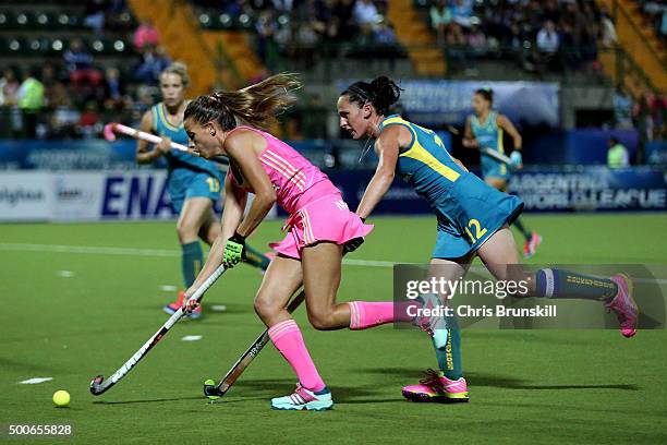 Delfina Merino of Argentina is chased by Madonna Blyth of Australia during Day 2 of the Hockey World League Final Rosario 2015 at El Estadio...