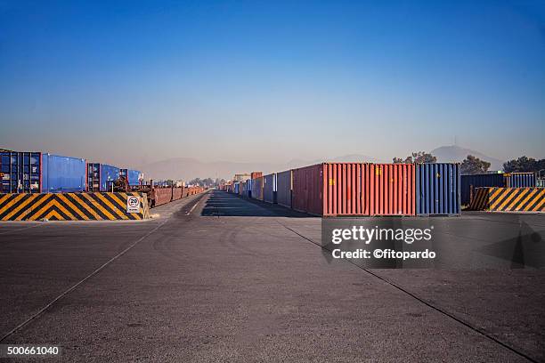 freight containers, intermodal container - freight elevators stock pictures, royalty-free photos & images