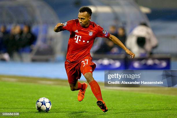 Julian Green of Muenchen runs with the ball during the UEFA Champions League Group F match between GNK Dinamo Zagreb and FC Bayern Muenchen at...