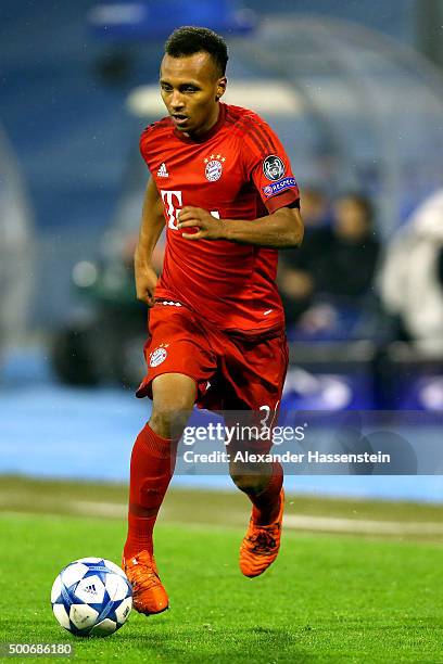Julian Green of Muenchen runs with the ball during the UEFA Champions League Group F match between GNK Dinamo Zagreb and FC Bayern Muenchen at...