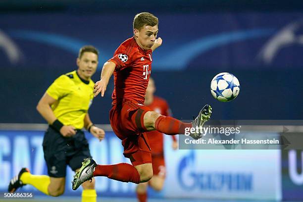 Joshua Kimmich of Muenchen runs with the ball during the UEFA Champions League Group F match between GNK Dinamo Zagreb and FC Bayern Muenchen at...