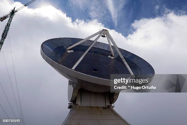 the large millimeter telescope (lmt), the world's largest radio telescope - agujero stockfoto's en -beelden