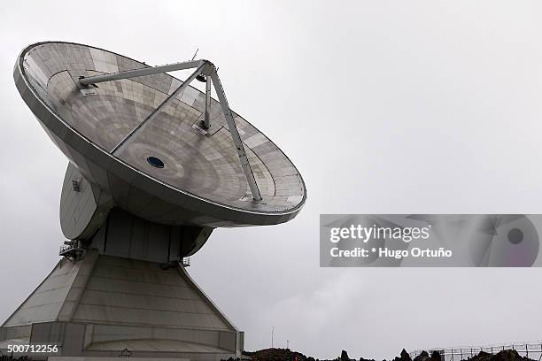 the large millimeter telescope (lmt), the world's largest radio telescope - agujero stockfoto's en -beelden