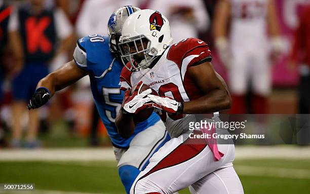 Stepfan Taylor of the Arizona Cardinals runs for yards while being pursued by Travis Lewis of the Detroit Lions at Ford Field on October 11, 2015 in...