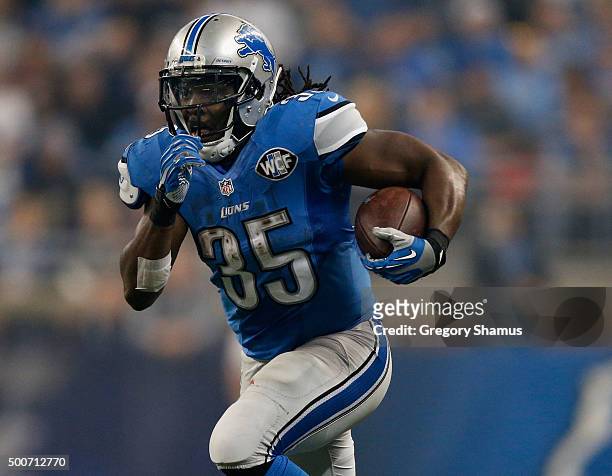 Joique Bell of the Detroit Lions carries the ball during the game against the Philadelphia Eagles at Ford Field on November 26, 2015 in Detroit,...