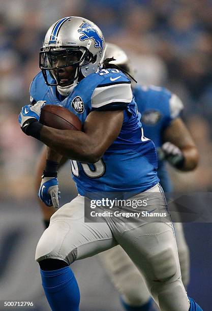 Joique Bell of the Detroit Lions carries the ball during the game against the Philadelphia Eagles at Ford Field on November 26, 2015 in Detroit,...