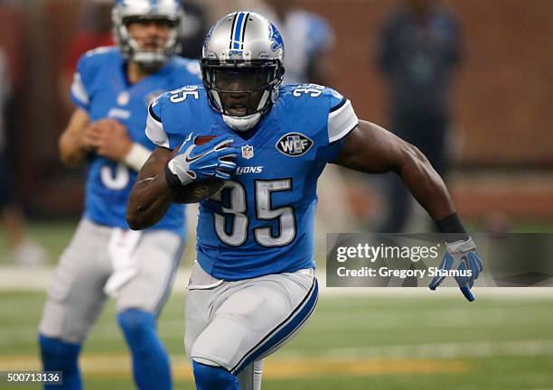 Joique Bell of the Detroit Lions runs the ball up field while playing ghte Minnesota Vikings at Ford Field on October 25, 2015 in Detroit, Michigan....